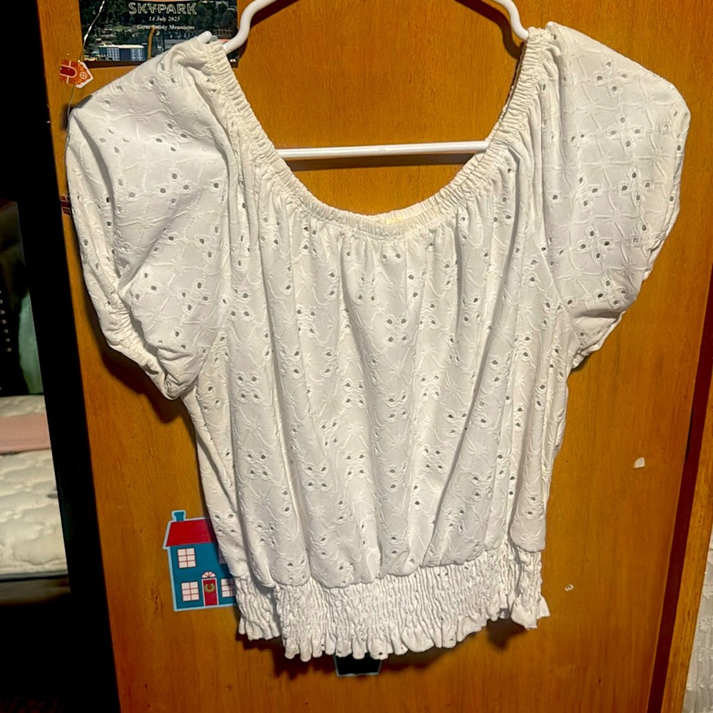 Cropped white shirt
